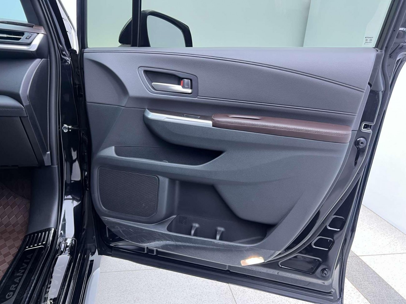 Toyota Granvia 2025