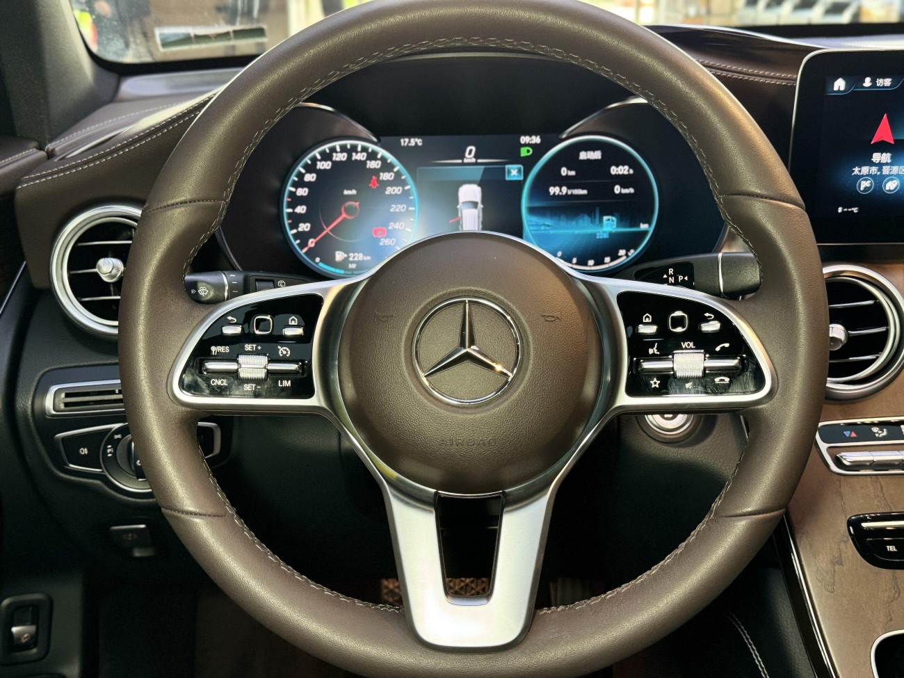 Mercedes-Benz GLC 260 L 2022