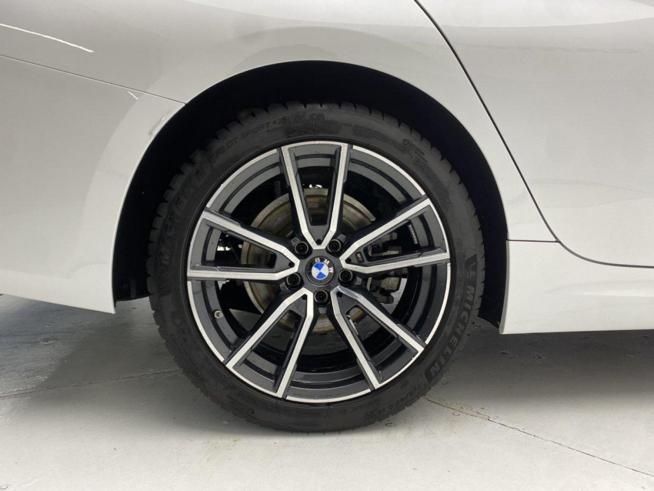 BMW 325Li 2025
