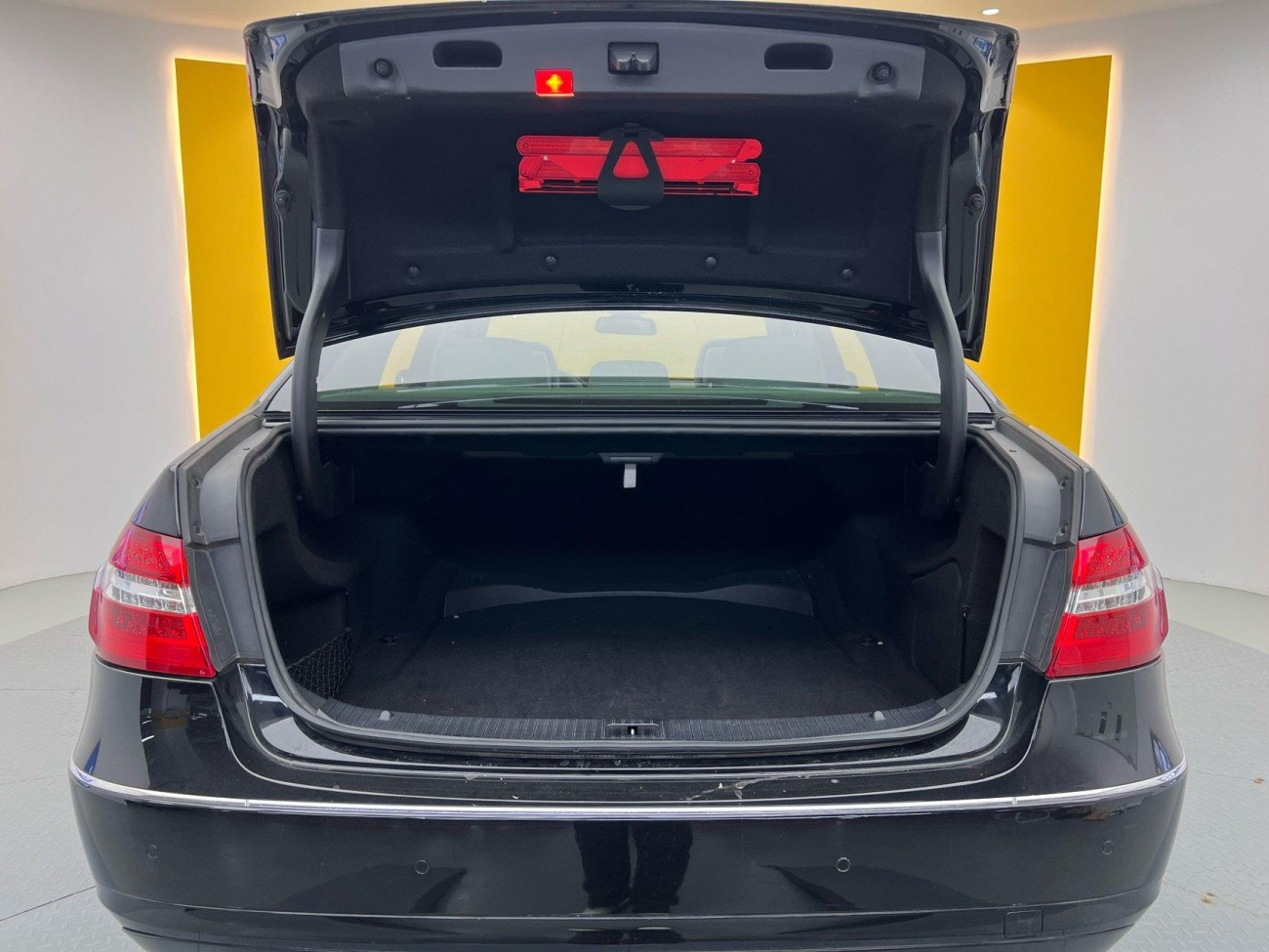 Mercedes-Benz E200L 2012