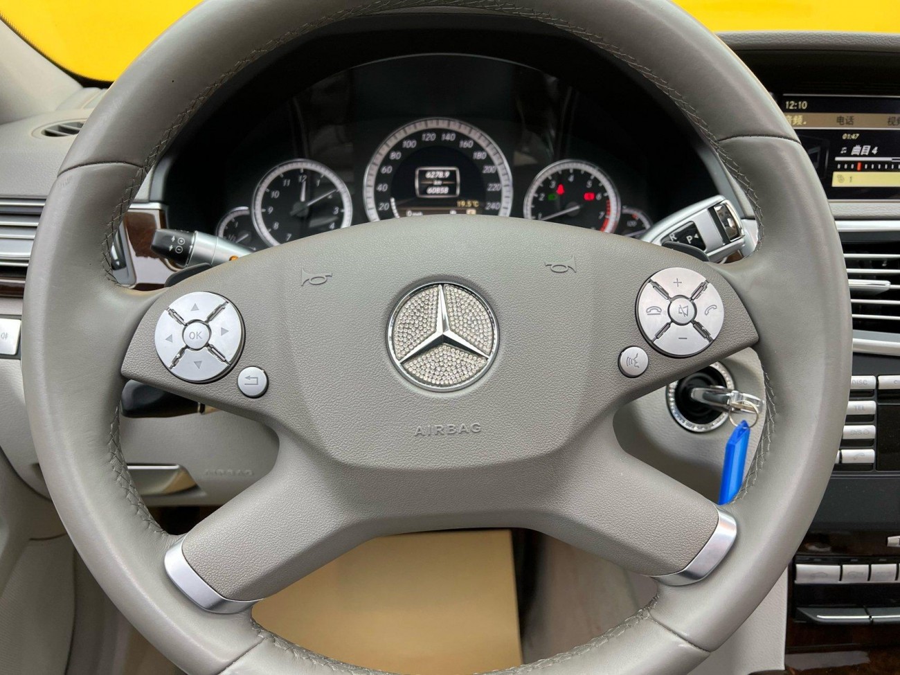 Mercedes-Benz E200L 2012