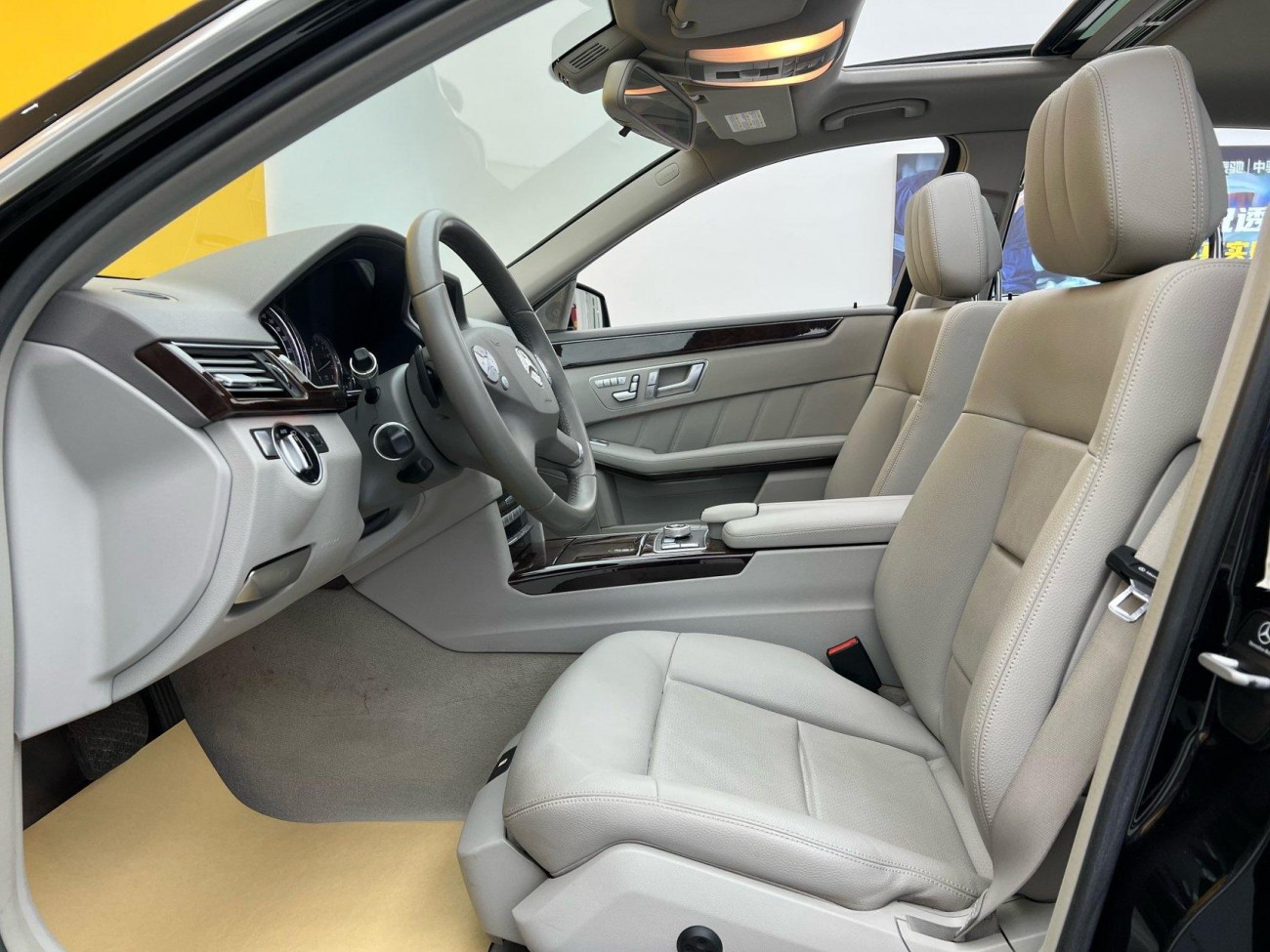 Mercedes-Benz E200L 2012