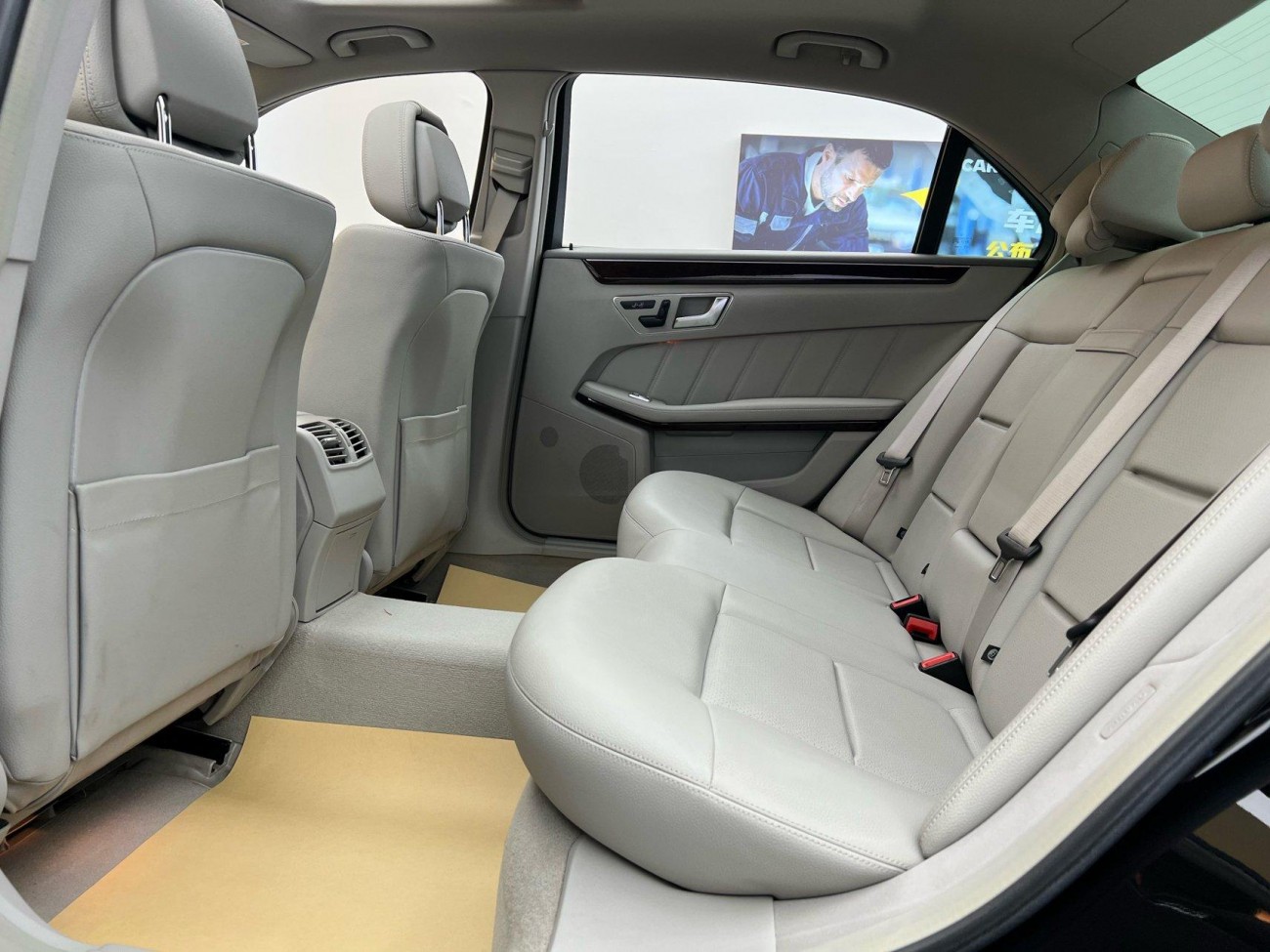 Mercedes-Benz E200L 2012