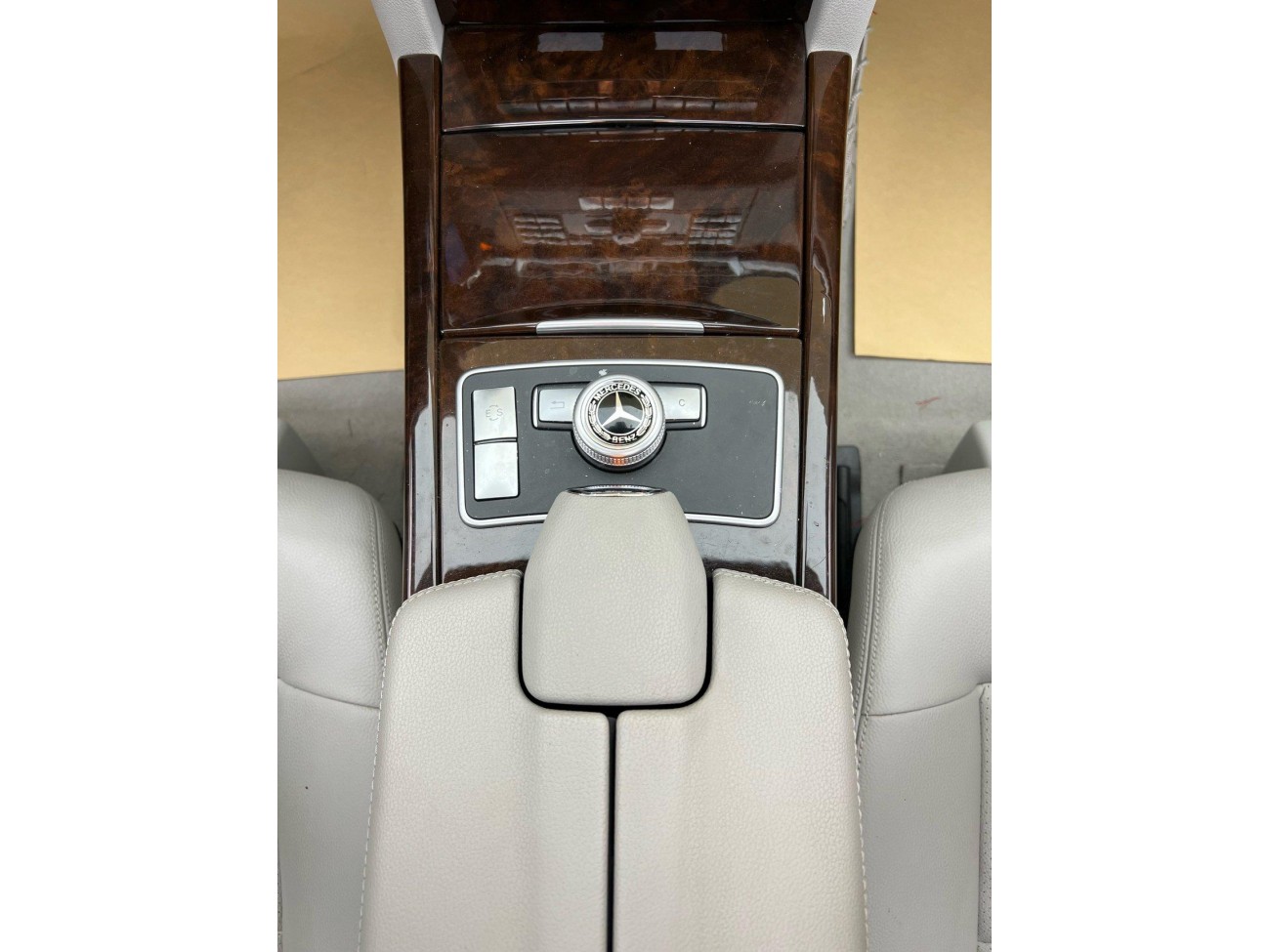 Mercedes-Benz E200L 2012