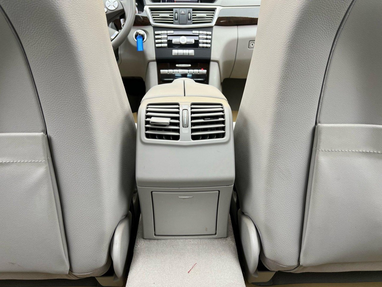 Mercedes-Benz E200L 2012