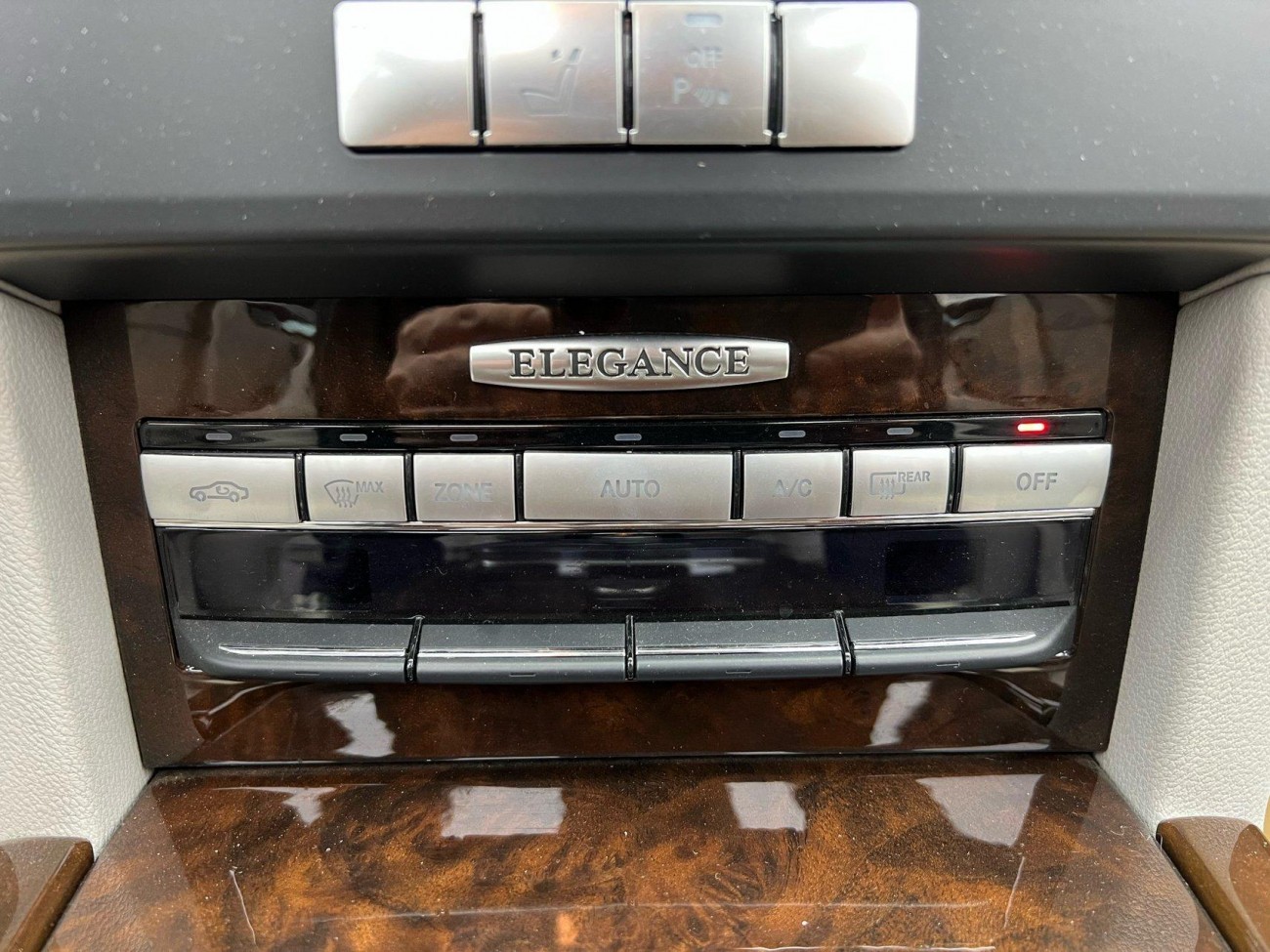 Mercedes-Benz E200L 2012