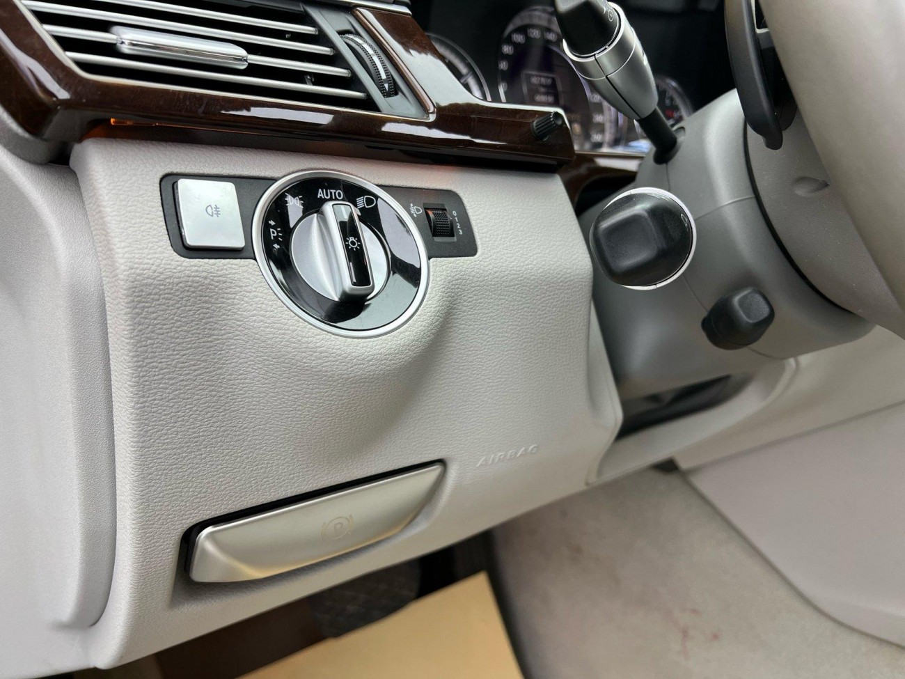 Mercedes-Benz E200L 2012