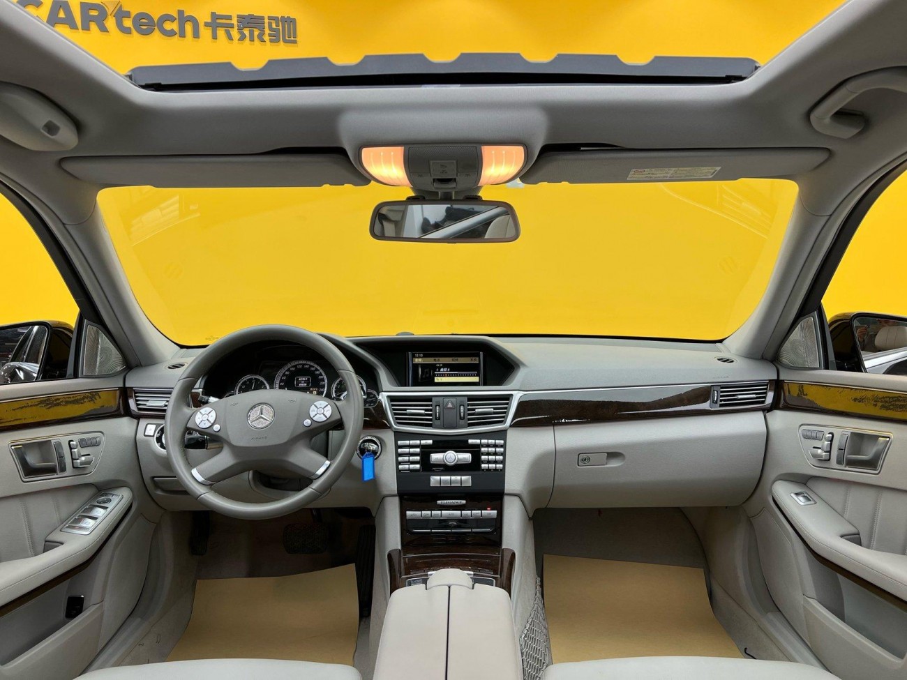 Mercedes-Benz E200L 2012