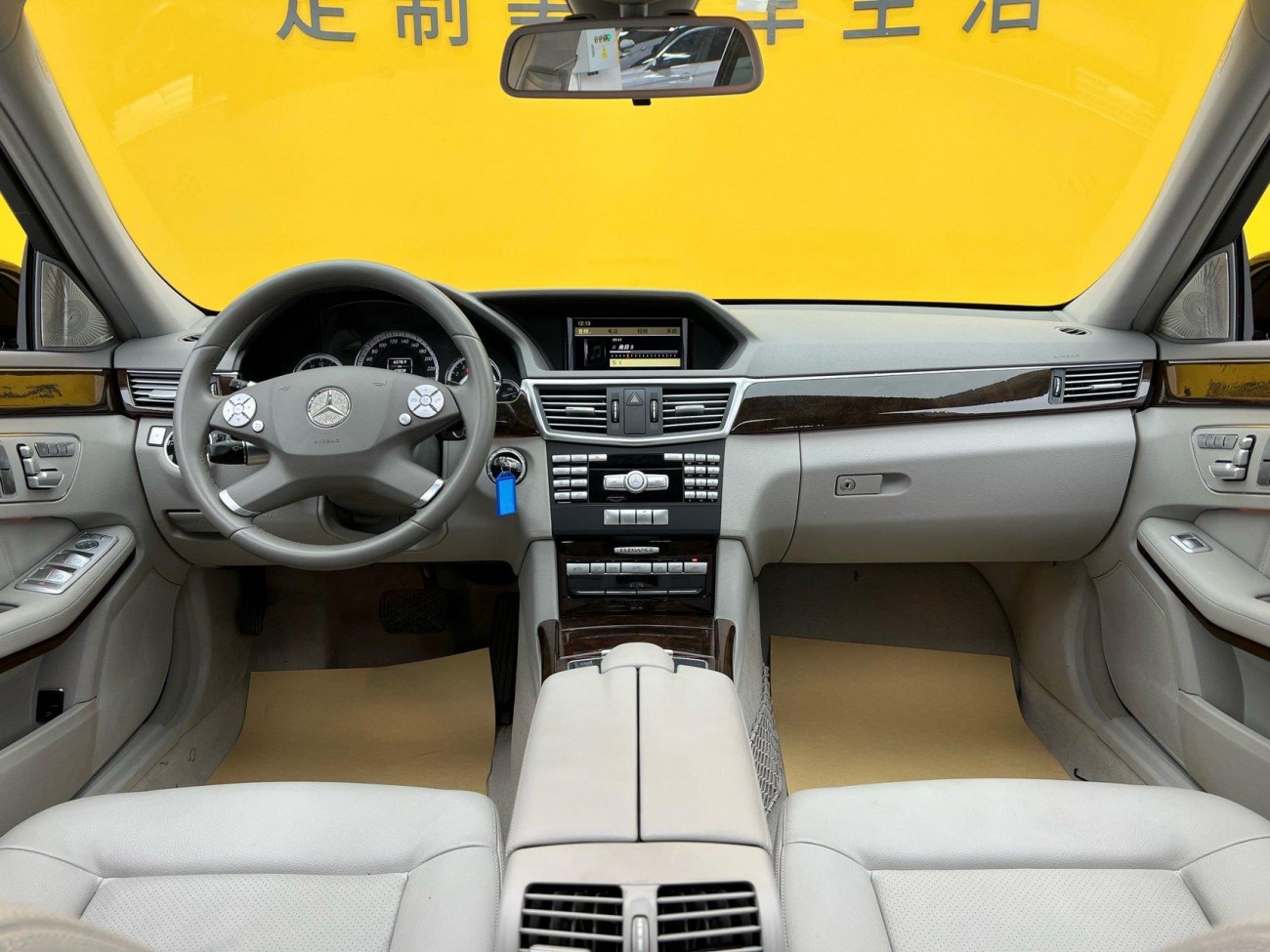 Mercedes-Benz E200L 2012