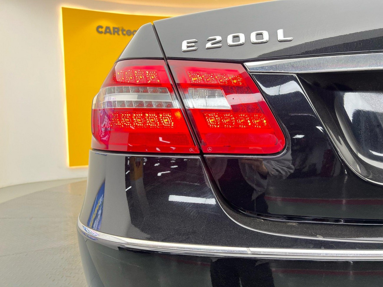 Mercedes-Benz E200L 2012