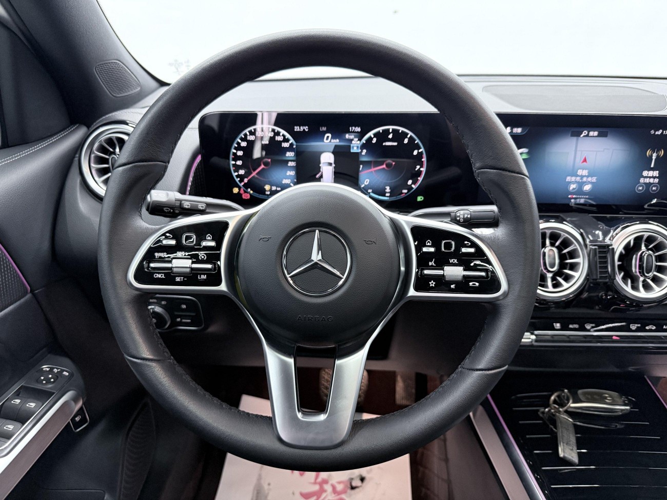 Mercedes-Benz GLB 2023