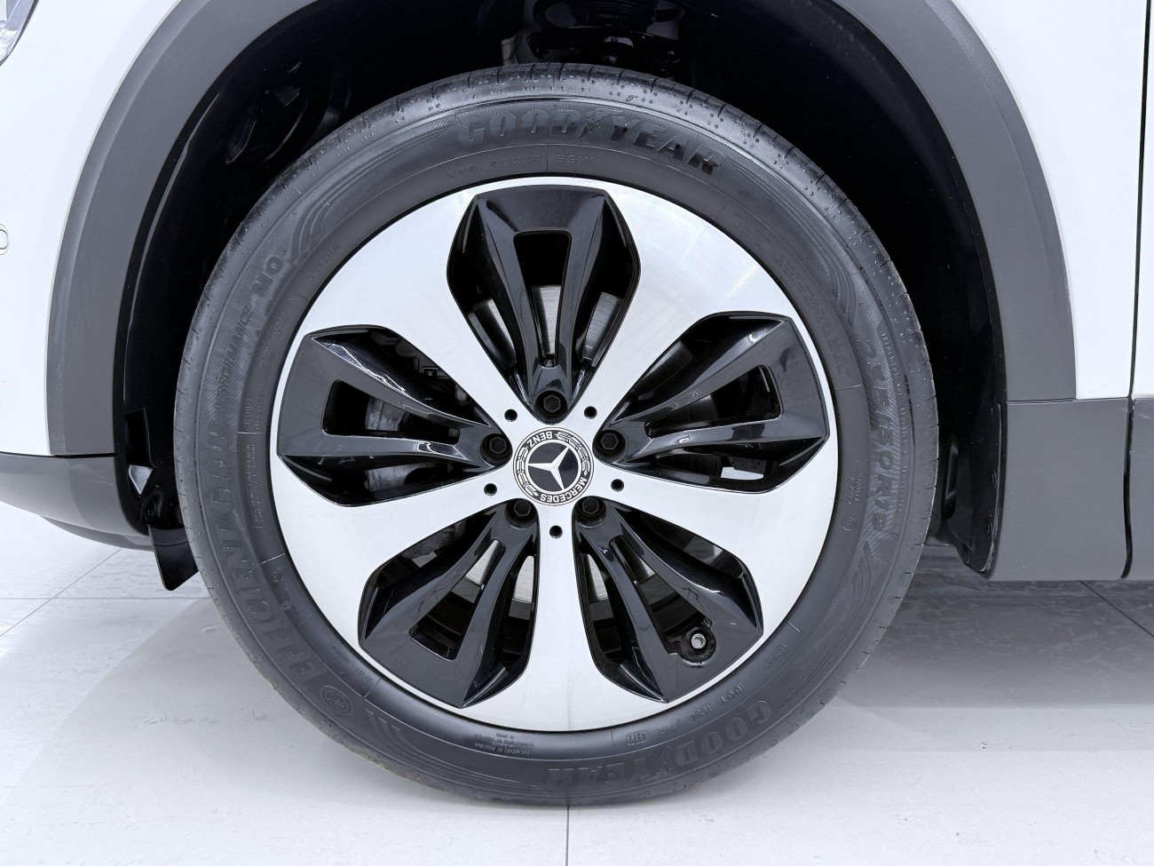 Mercedes-Benz GLB 2023