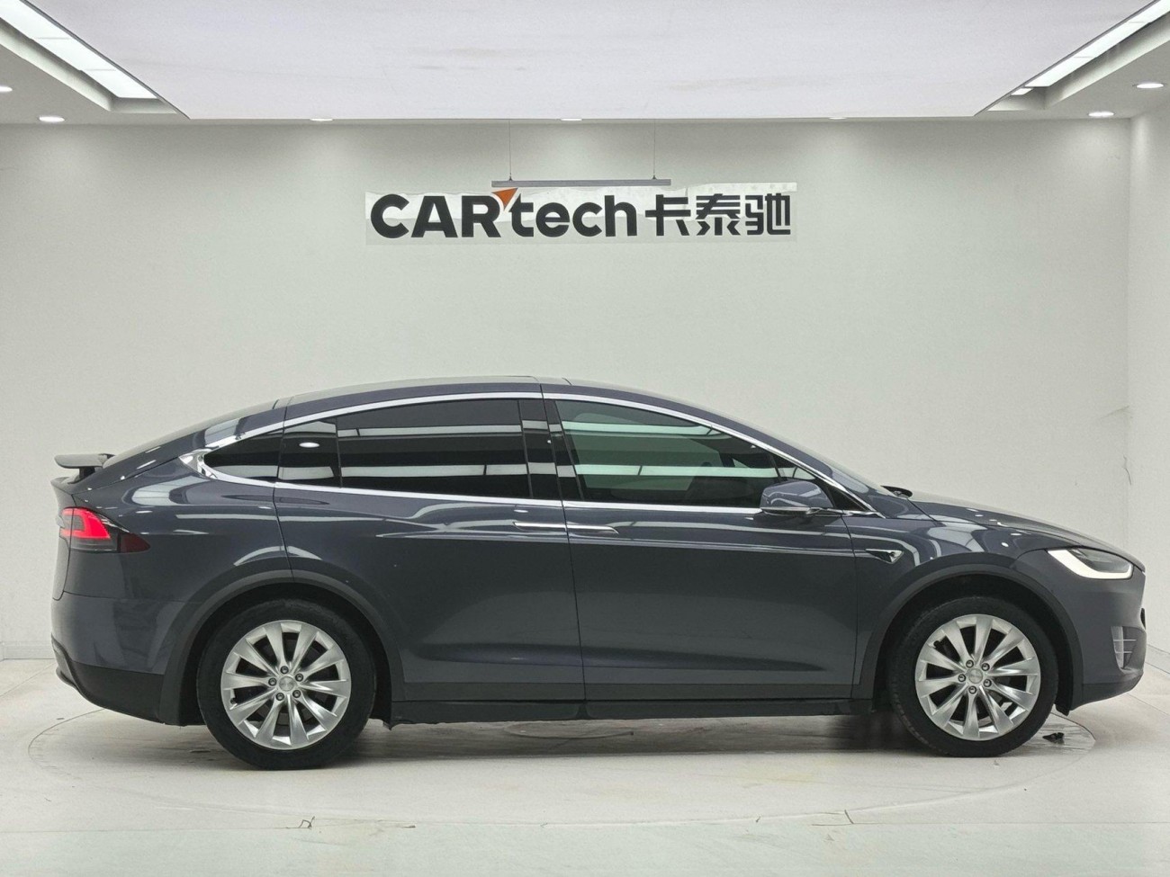Tesla Model X 2020
