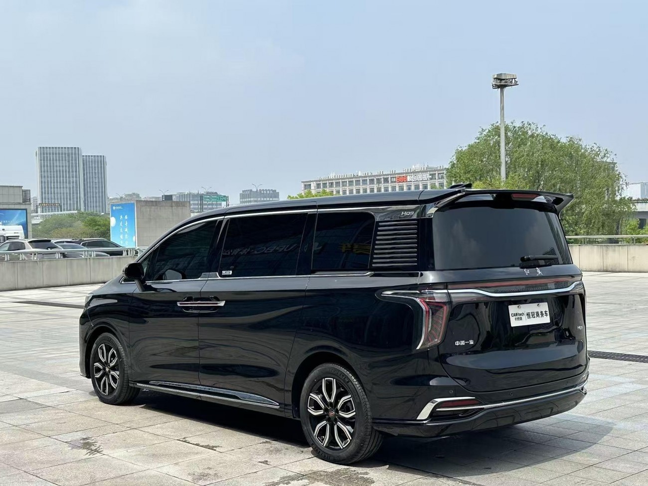 Hongqi HQ9 2024