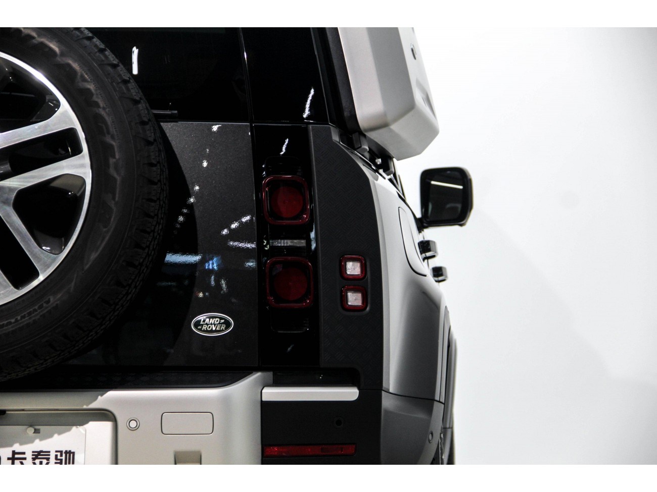 Land Rover Defender 2023