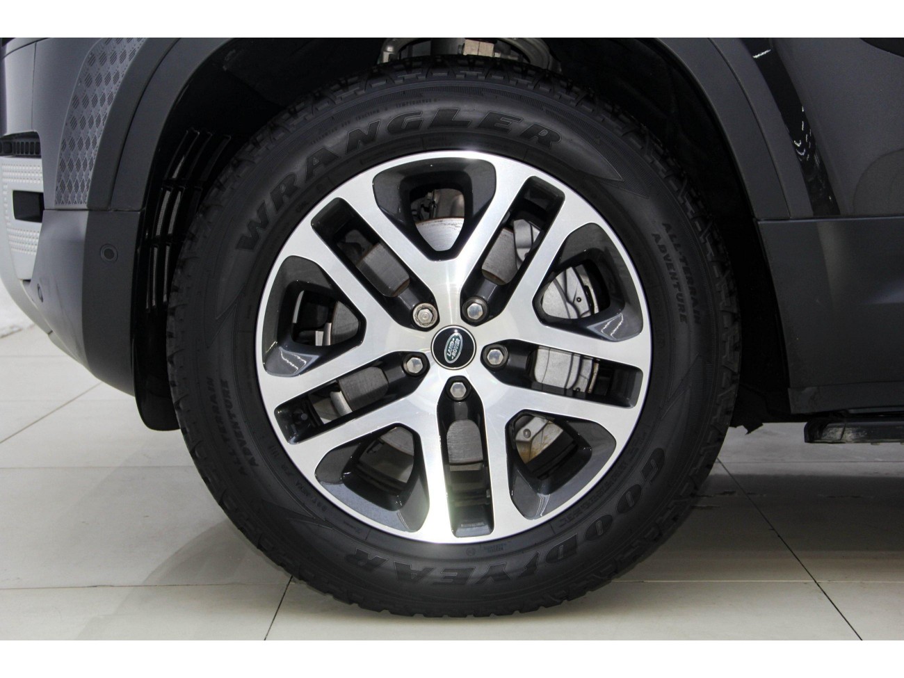 Land Rover Defender 2023