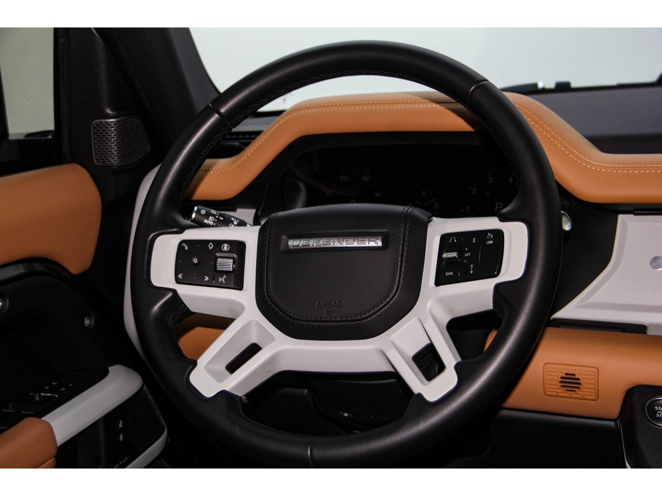 Land Rover Defender 2023
