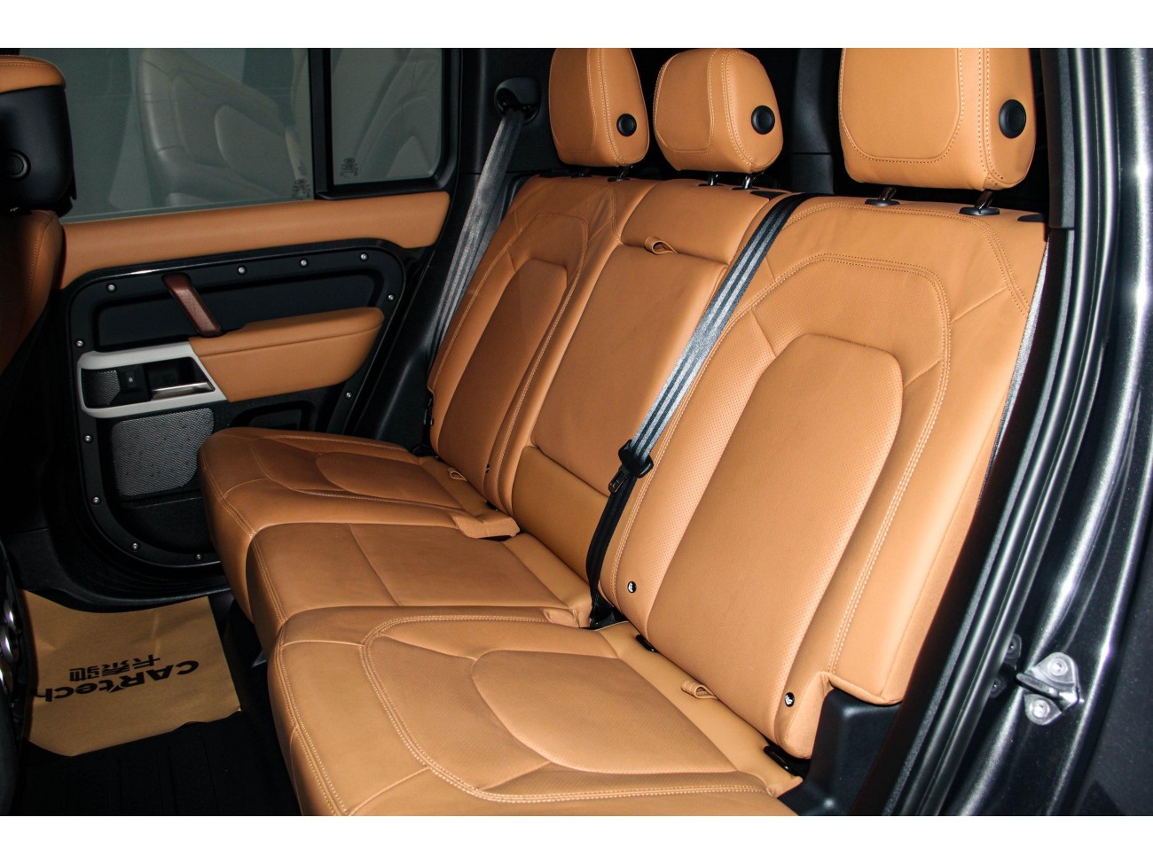 Land Rover Defender 2023