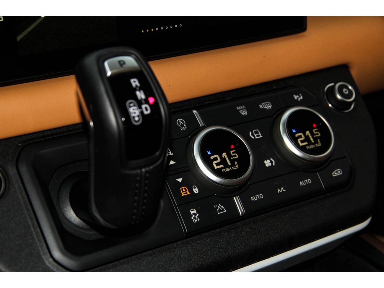 Land Rover Defender 2023