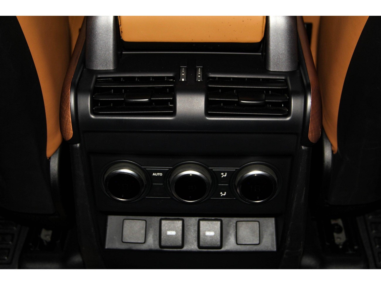 Land Rover Defender 2023