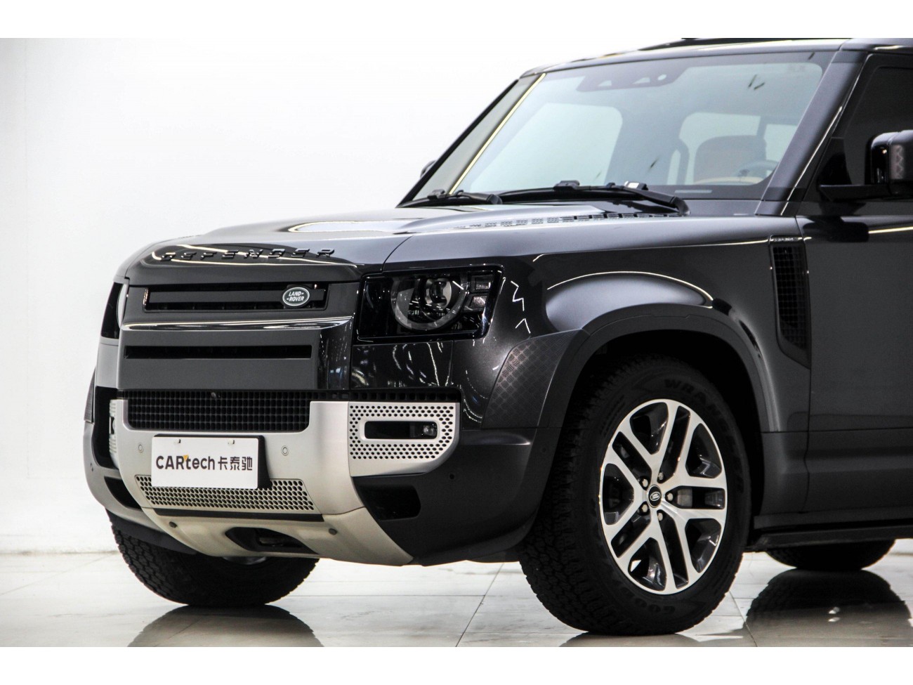 Land Rover Defender 2023