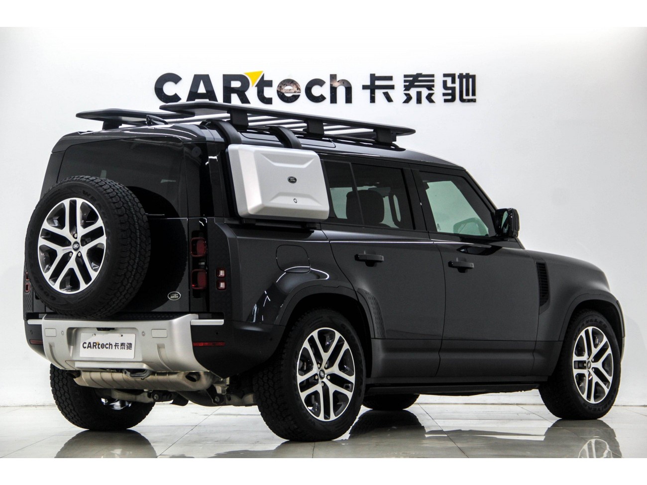 Land Rover Defender 2023