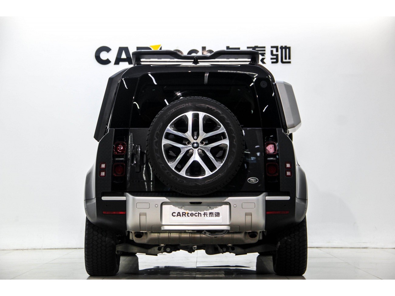 Land Rover Defender 2023