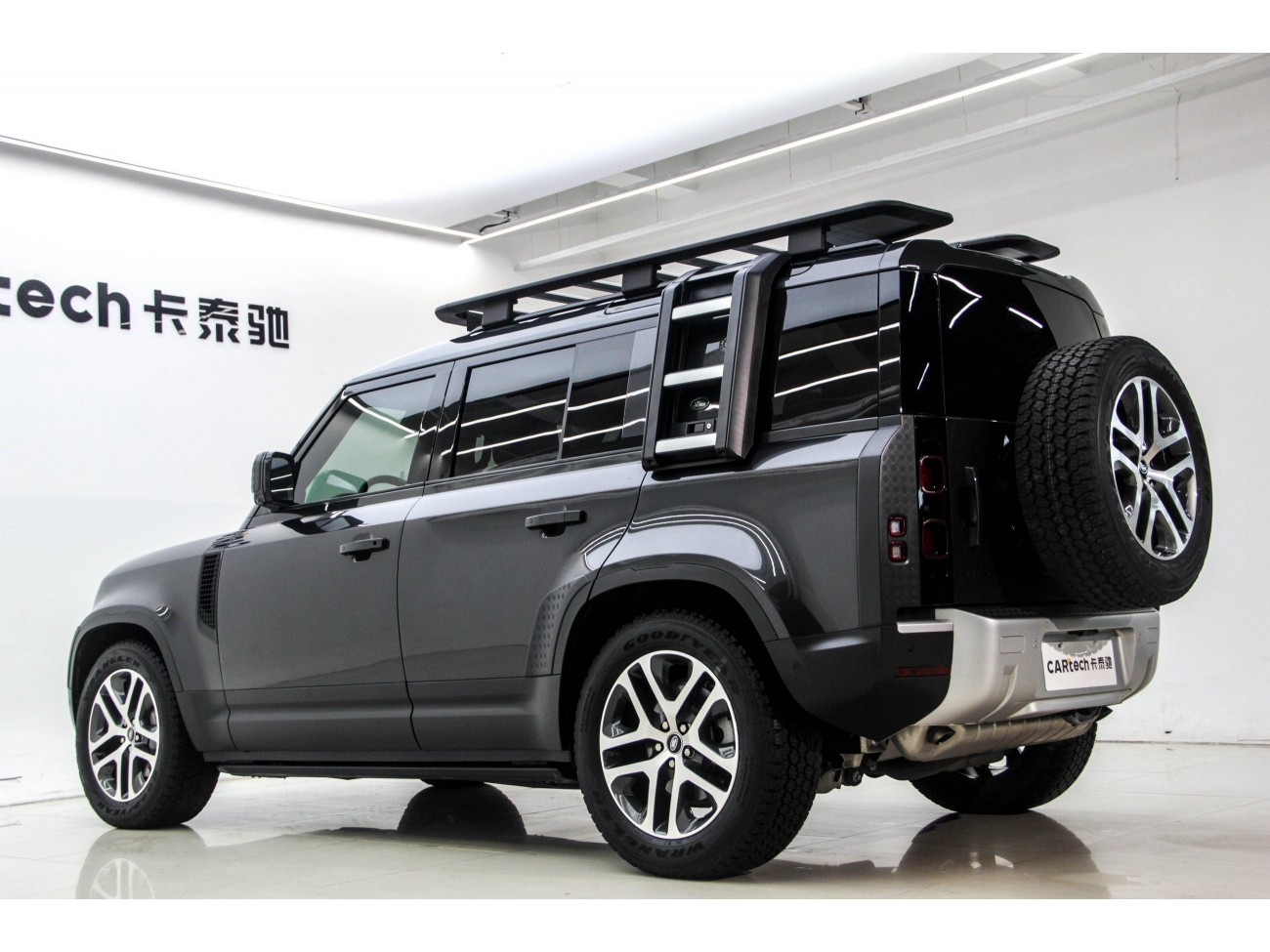 Land Rover Defender 2023