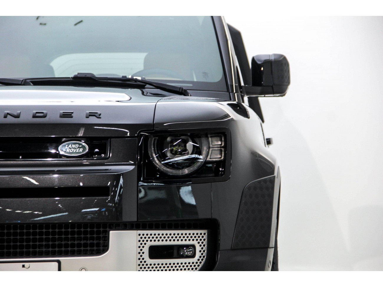 Land Rover Defender 2023
