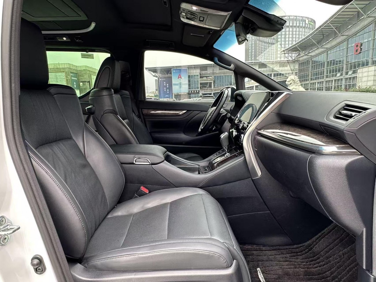 Toyota Vellfire 2023