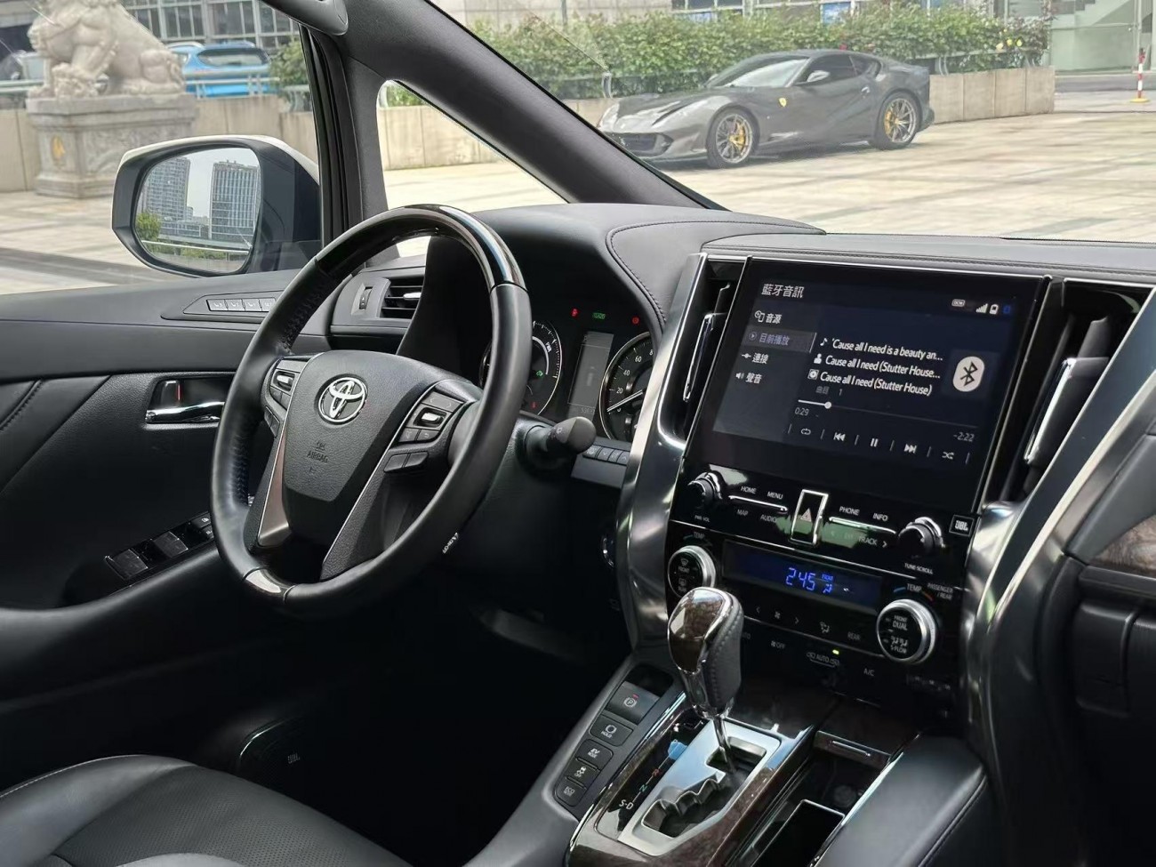 Toyota Vellfire 2023