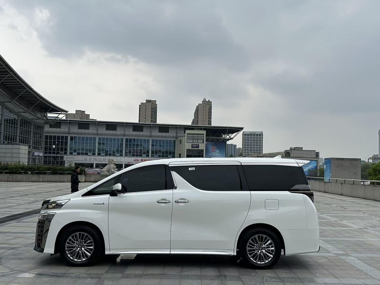 Toyota Vellfire 2023