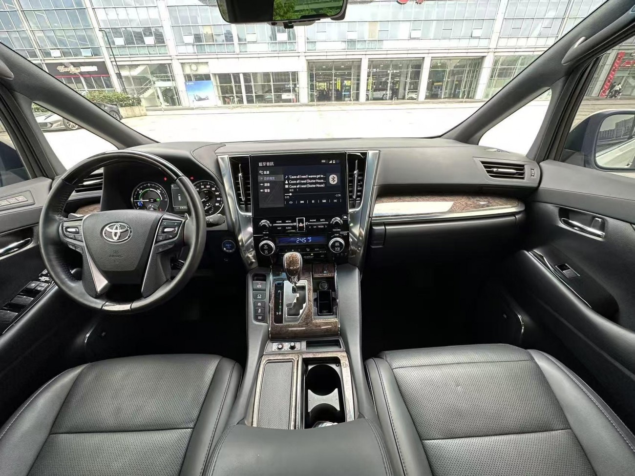 Toyota Vellfire 2023