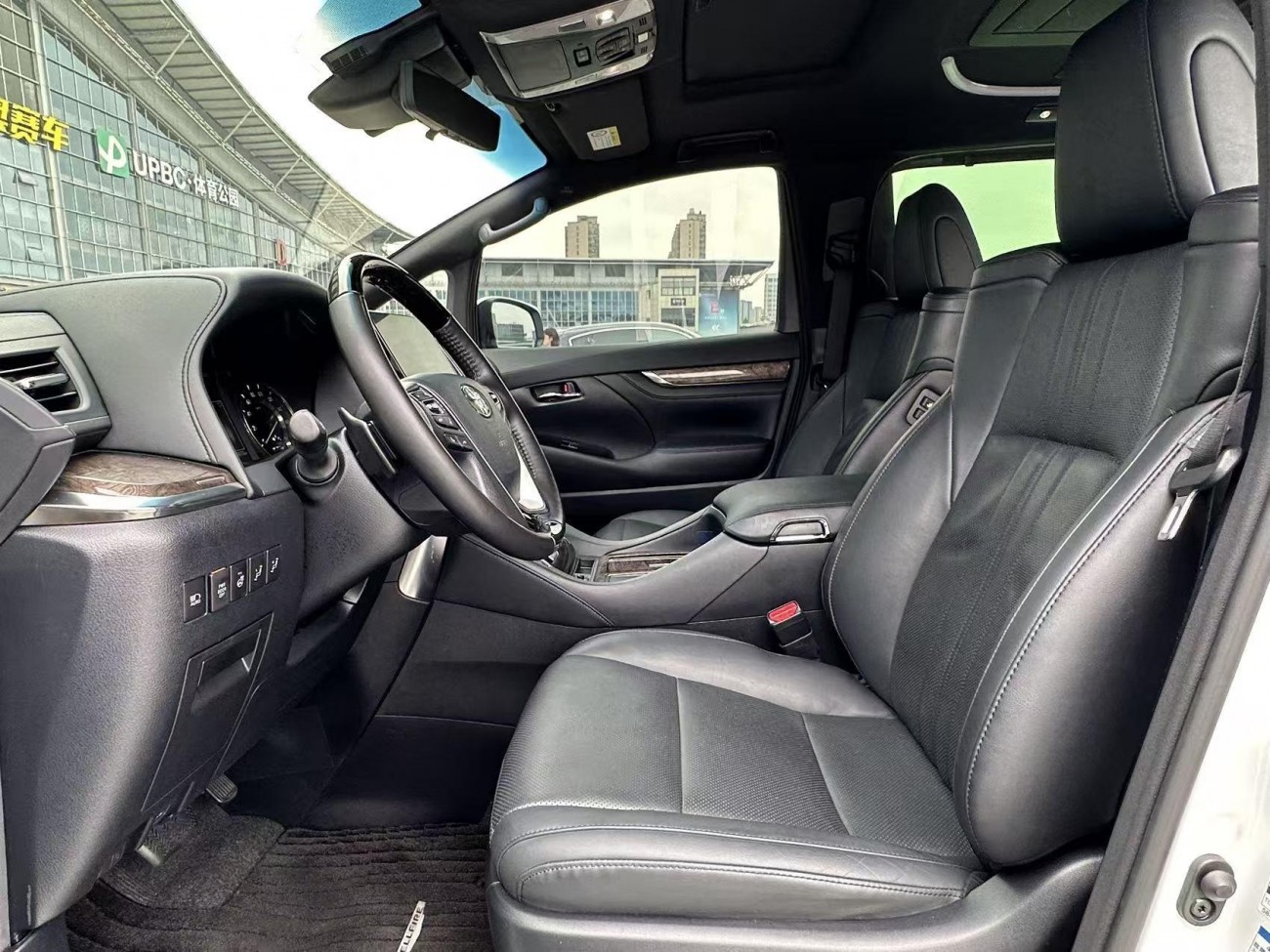 Toyota Vellfire 2023