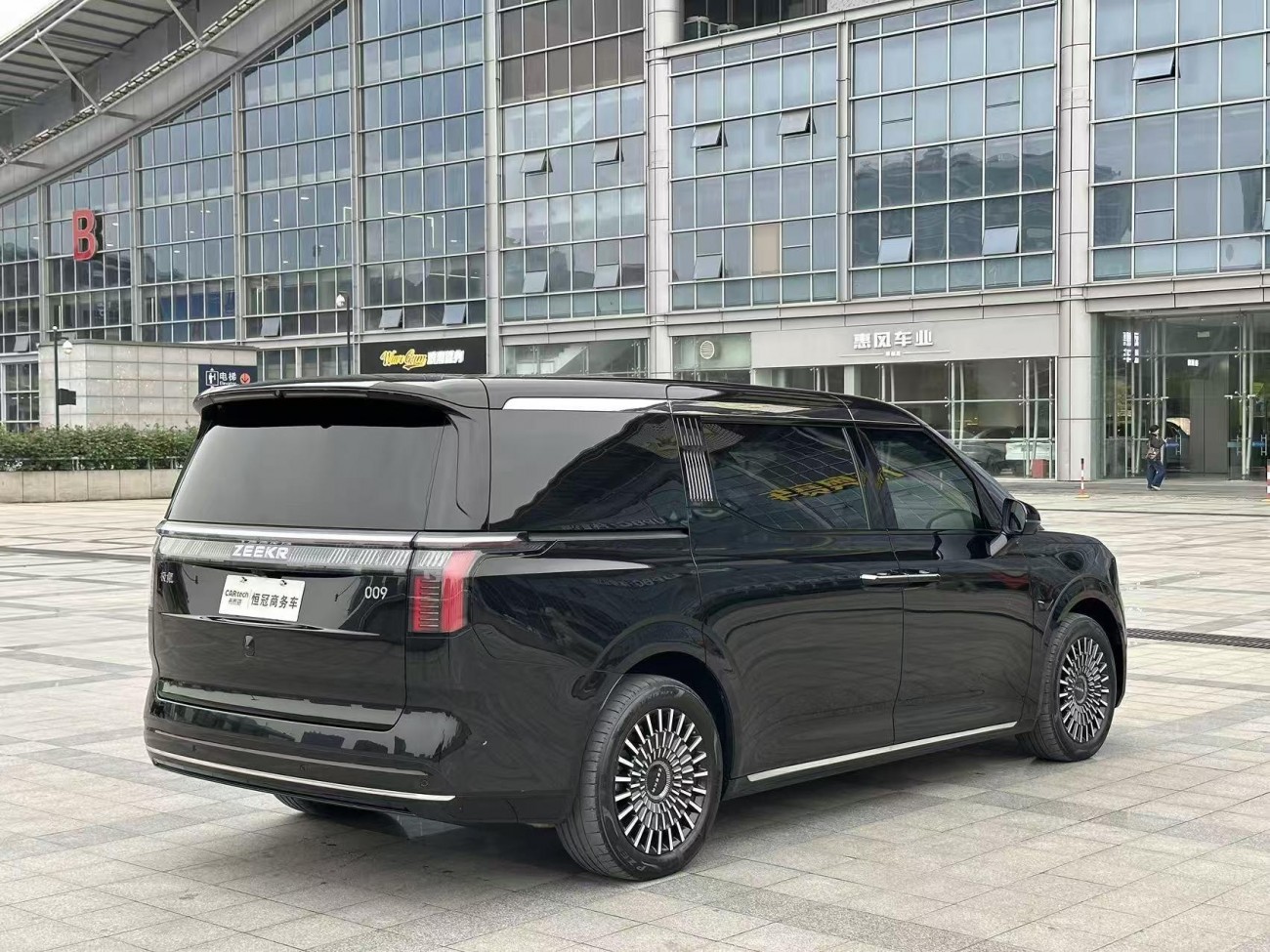 Zeekr 009 2025