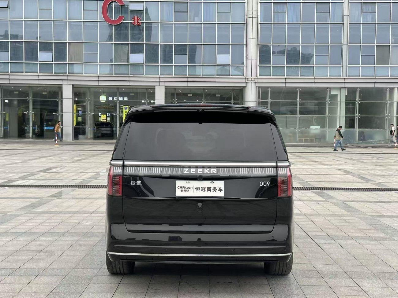 Zeekr 009 2025