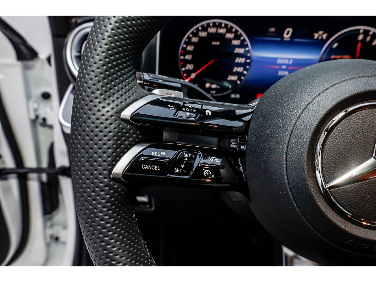 Mercedes-Benz C 350 e 2025