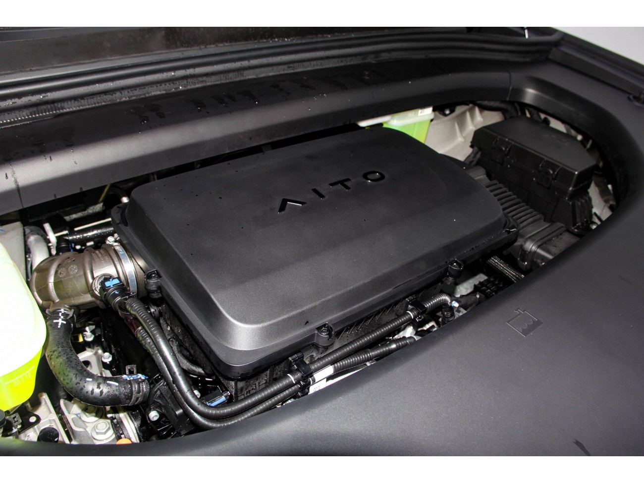 AITO M8 2025