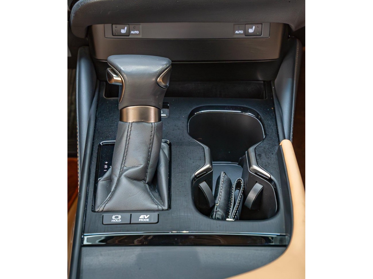 Lexus ES 300h 2024
