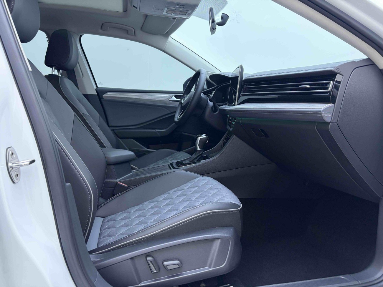 Volkswagen Sagitar 2022