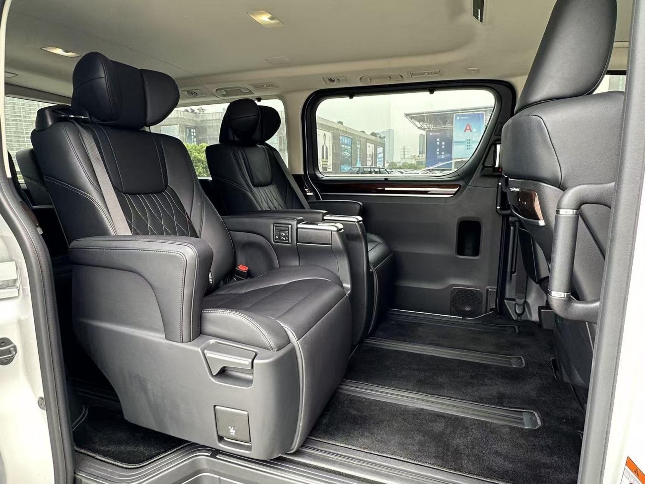Toyota Granvia 2024