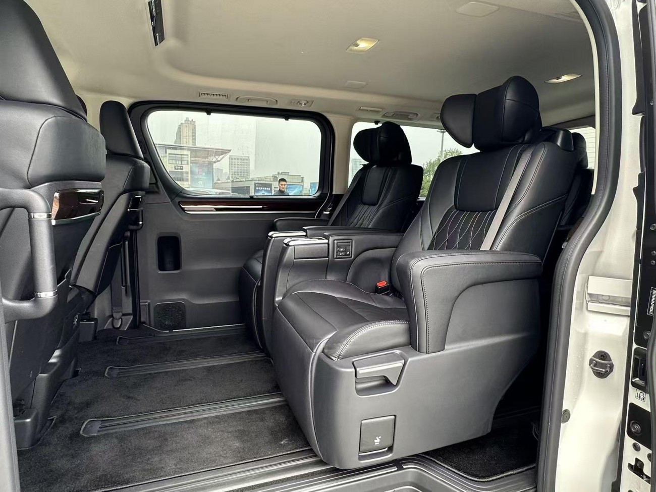 Toyota Granvia 2024