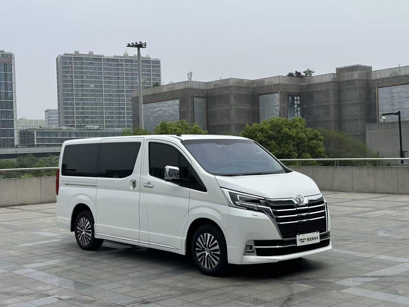 Toyota Granvia 2024