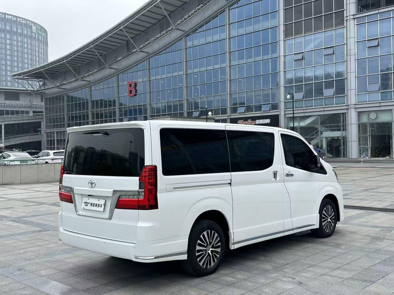 Toyota Granvia 2024