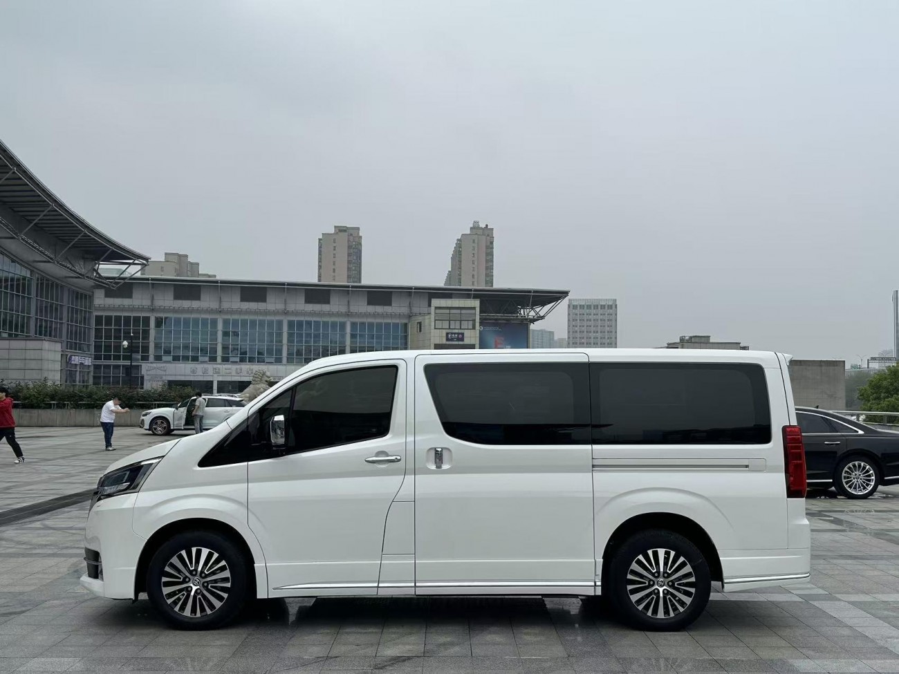 Toyota Granvia 2024