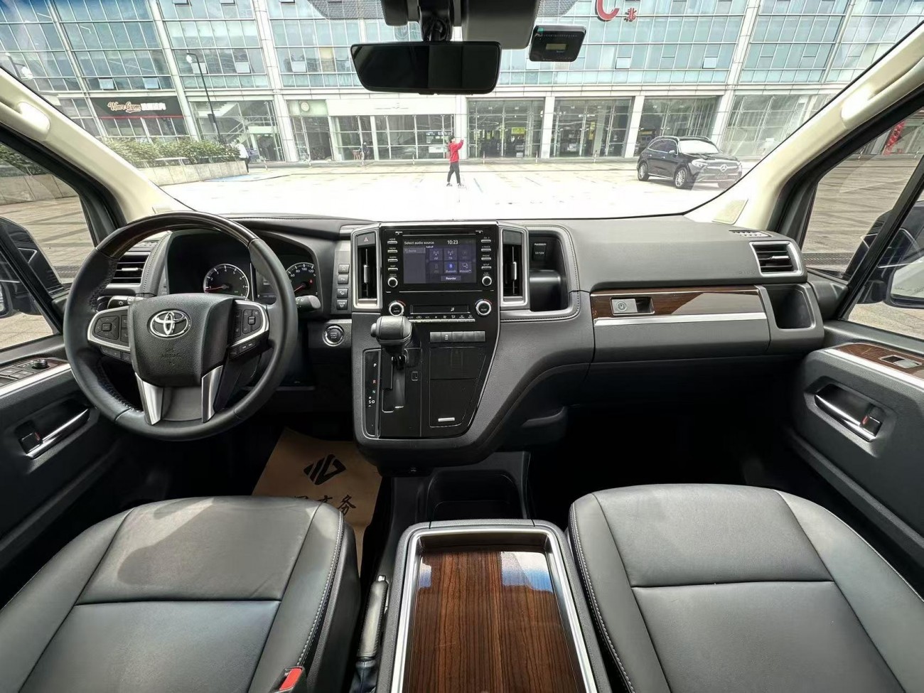 Toyota Granvia 2024