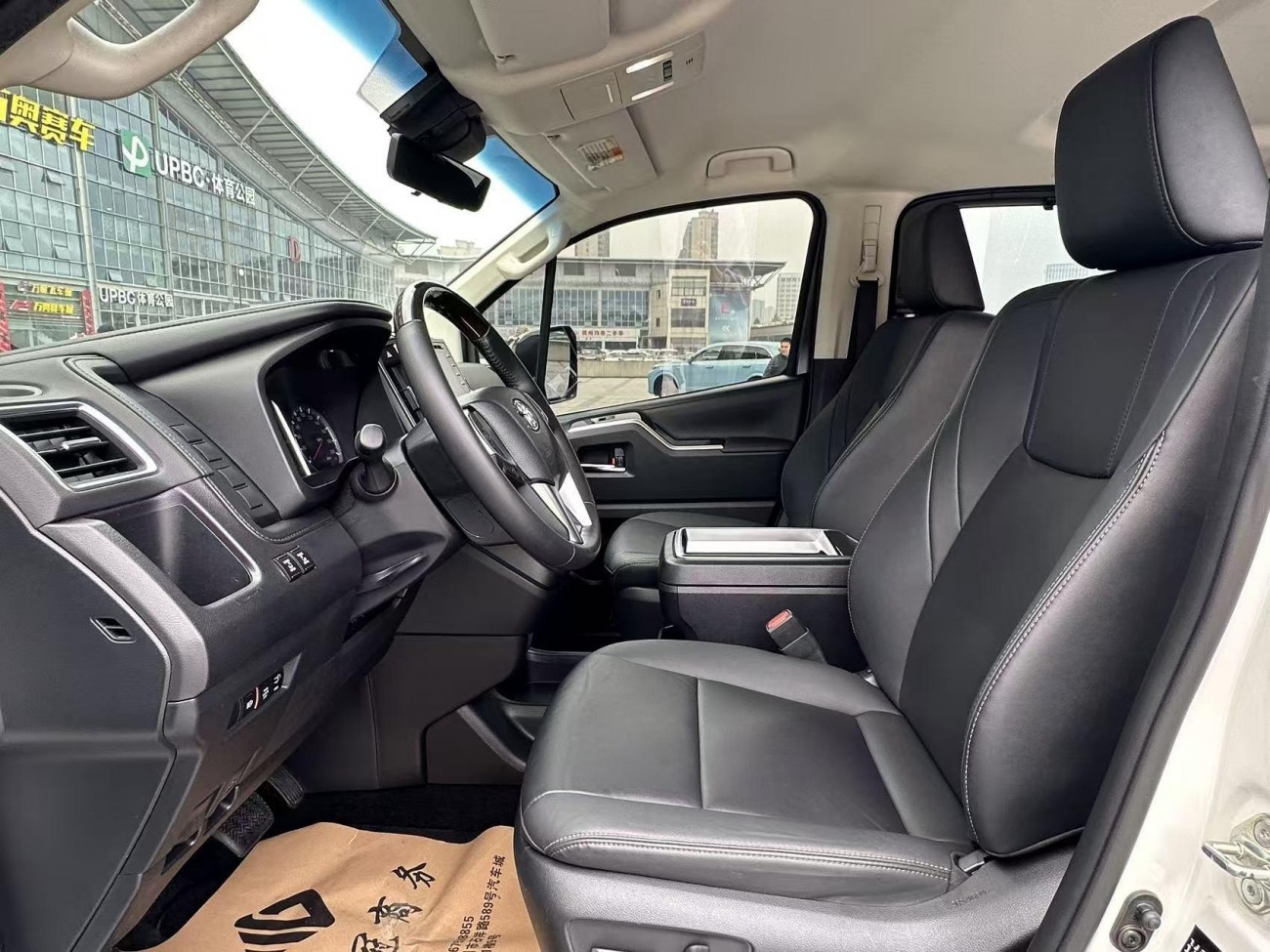 Toyota Granvia 2024