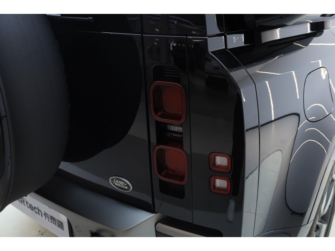 Land Rover Defender 2024