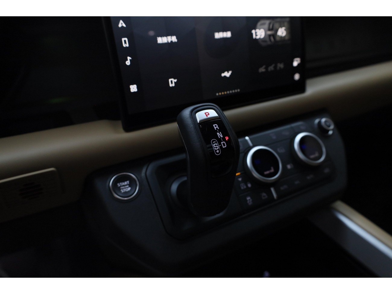 Land Rover Defender 2024