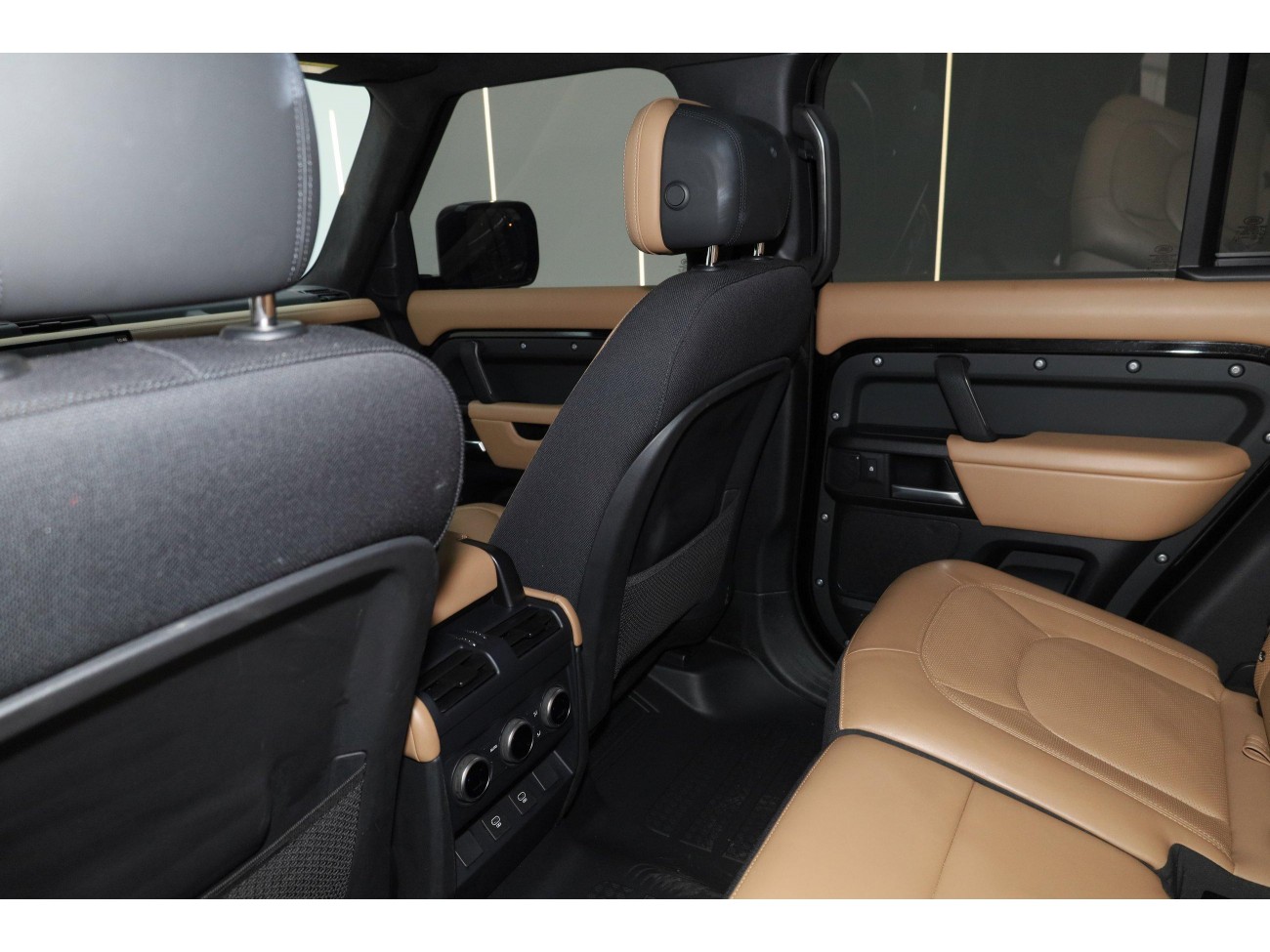 Land Rover Defender 2024
